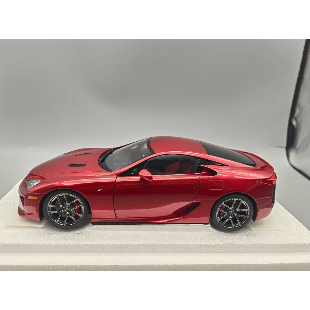 [คลังสินค้าพร้อมชุดเดียว] AUTOart AUTOart 1/18 Lexus LFA Lexus LFA (สีแดง) วัสดุพลาสติก ABS โมเดลจํา