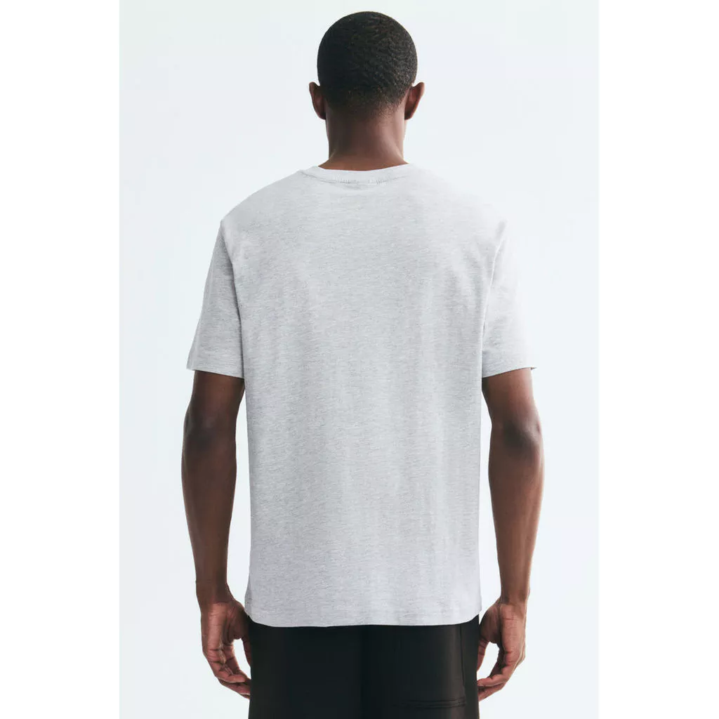 H&M(เอชแอนด์เอ็ม) เสื้อยืดคอกลมทรงปกติ ผู้ชาย 0685816_21
