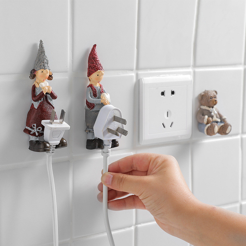 Q 5250 การ์ตูนเรซิ่นซ็อกเก็ต Power Hook Storage Rack Strong Sticky Hook ปลั๊กเหนียววงเล็บห้องครัวพรุ