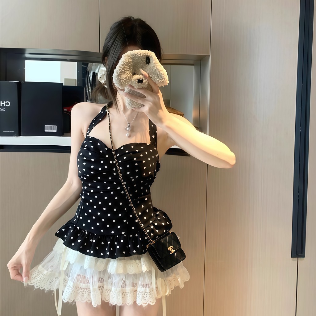 🌻Qingsun  เข้ารูป แขนกุด เสื้อคล้องคอ ลายจุดสีขาวดำใส่สบาย น่ารักมาก เสริมฟองน้ำในตัว 