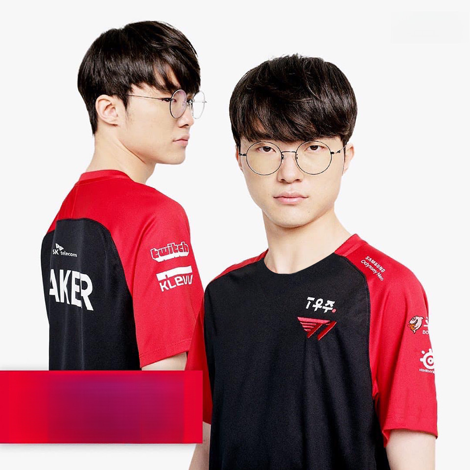T1 E-Sports Club 2025 เสื้อยืดที่ระลึกLegendary League LCK สไตล์สมัยใหม่สำหรับแฟนคลับ