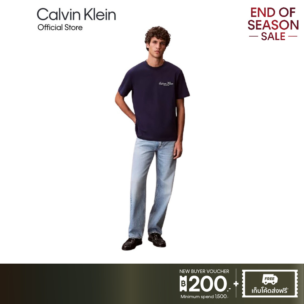 CALVIN KLEIN เสื้อยืดคอกลมแขนสั้นผู้ชาย Small Script Logo Graphic Classic รุ่น 4RF822G 9EI-สีน้ำเงิน