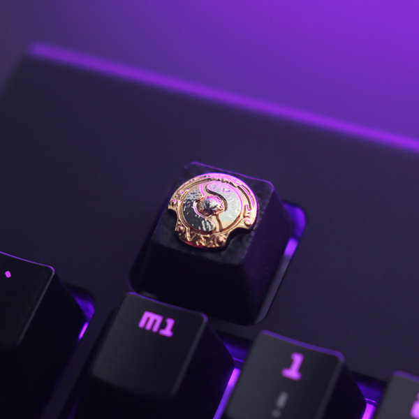 หินกุญแจ DOTA2 DOTA2 DOTA2 อุปกรณ์ต่อพ่วงเกม Immortal Shield Champion Shield คีย์บอร์ดเชิงกลสังกะสีอ