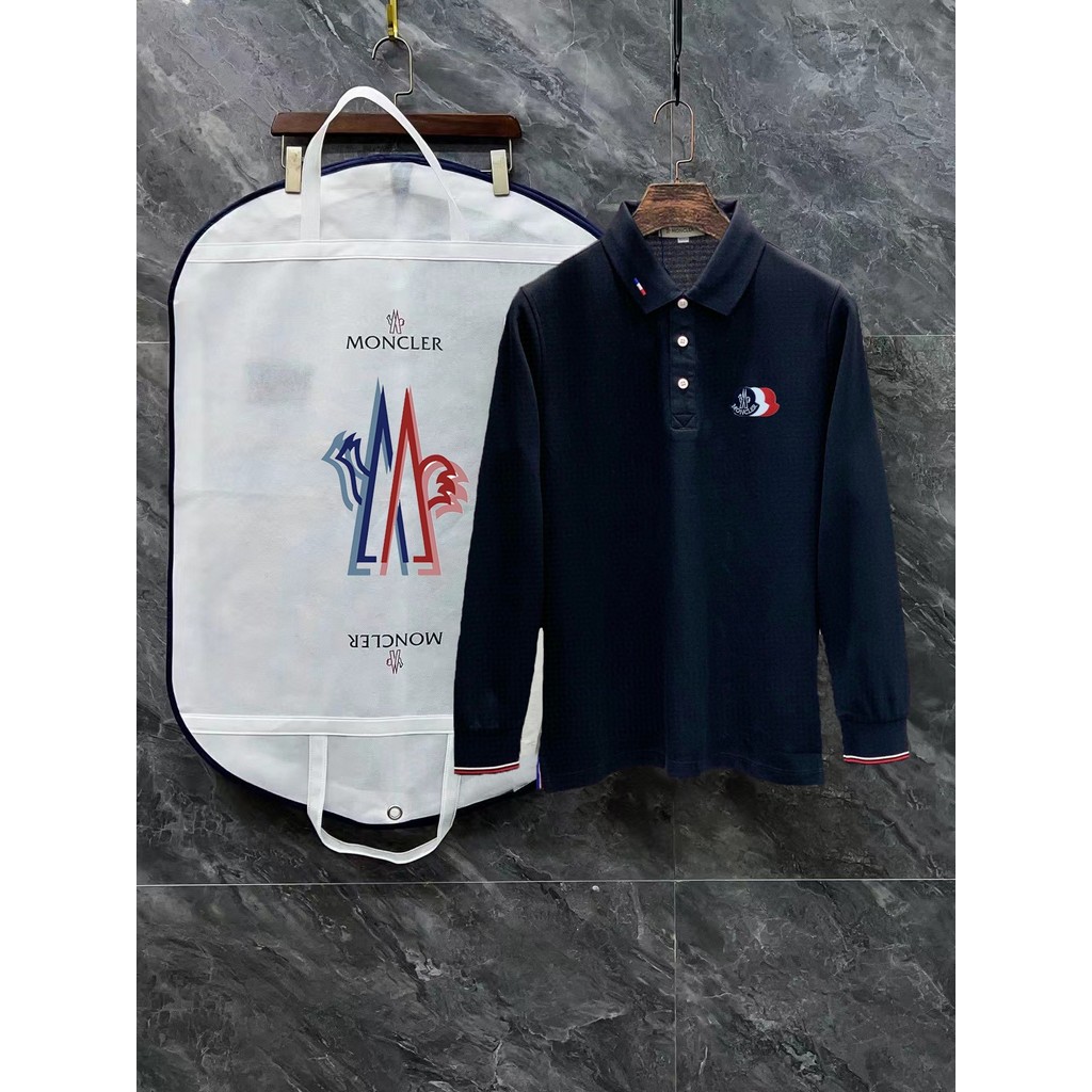 Moncler/Moncler 2026 คลาสสิกรอบคอแขนสั้นเสื้อยืดผู้ชายผู้หญิงสไตล์ Tops ใหม่สไตล์อเมริกันแนวโน้ม 202