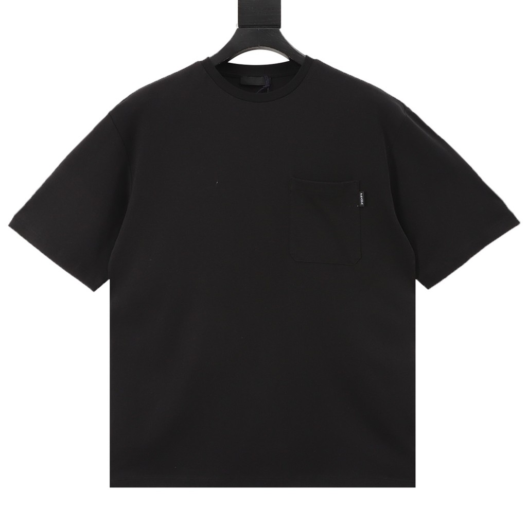 Prada/Prada 2026 คลาสสิกรอบคอแขนสั้นเสื้อยืดผู้ชายผู้หญิงสไตล์ Joint Basic แนวโน้มหลวมขนาดใหญ่ญี่ปุ่