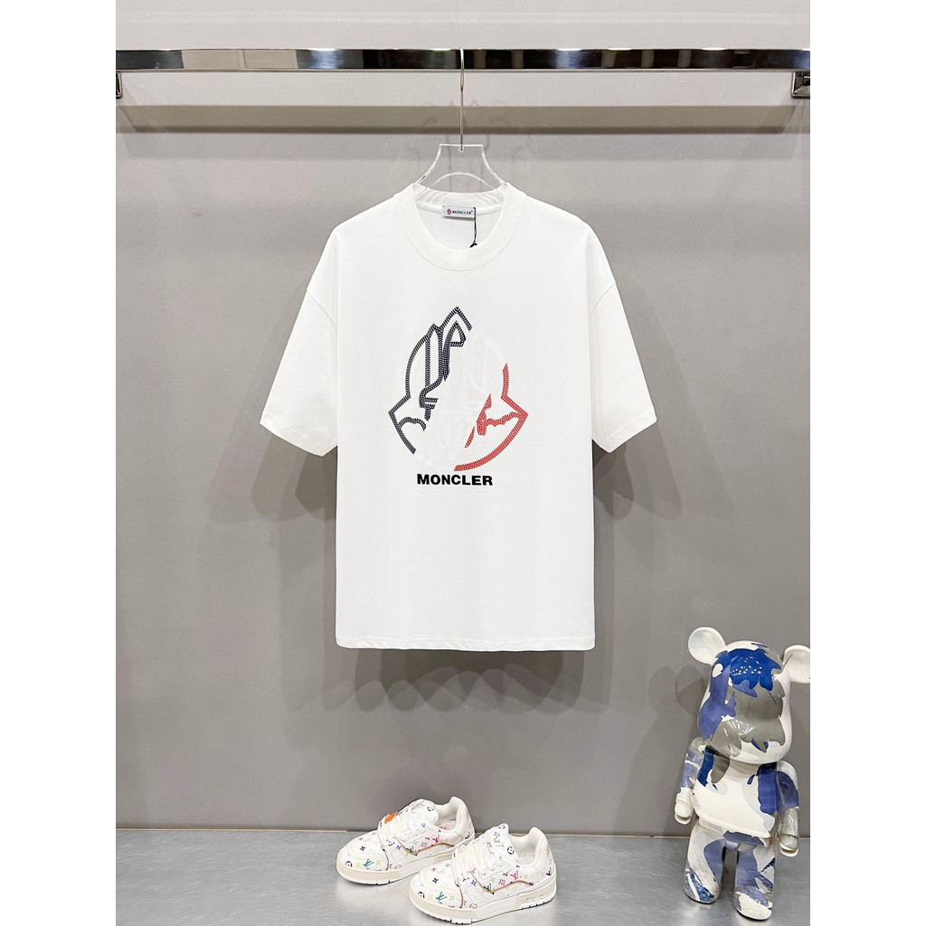 Moncler/Moncler/2026 เสื้อยืดแขนสั้นคอกลมสไตล์คู่ผู้ชายสไตล์ใหม่ Original Design Letter กีฬาแขนสั้น 