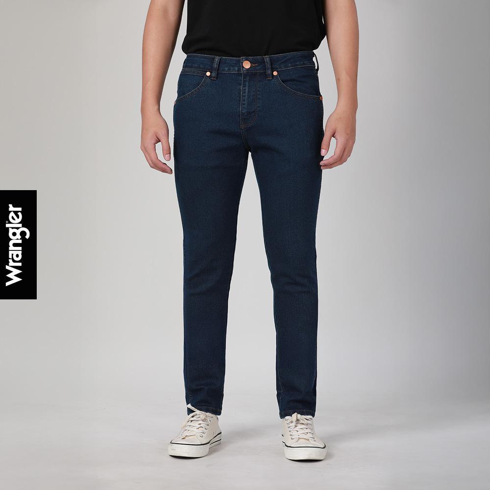 WRANGLER กางเกงยีนส์ผู้ชาย เอวต่ำ ทรงรัดรูป ทรง Bryson รุ่น WR F525MBRYF67 สียีนส์กลาง
