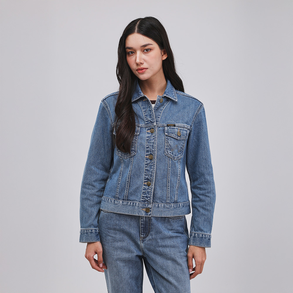WRANGLER เสื้อแจ็กเก็ตผู้หญิง คอลเลคชั่น Beyond Denim รุ่น WR F126WJKTN15 - สียีนส์อ่อน — صورة 4