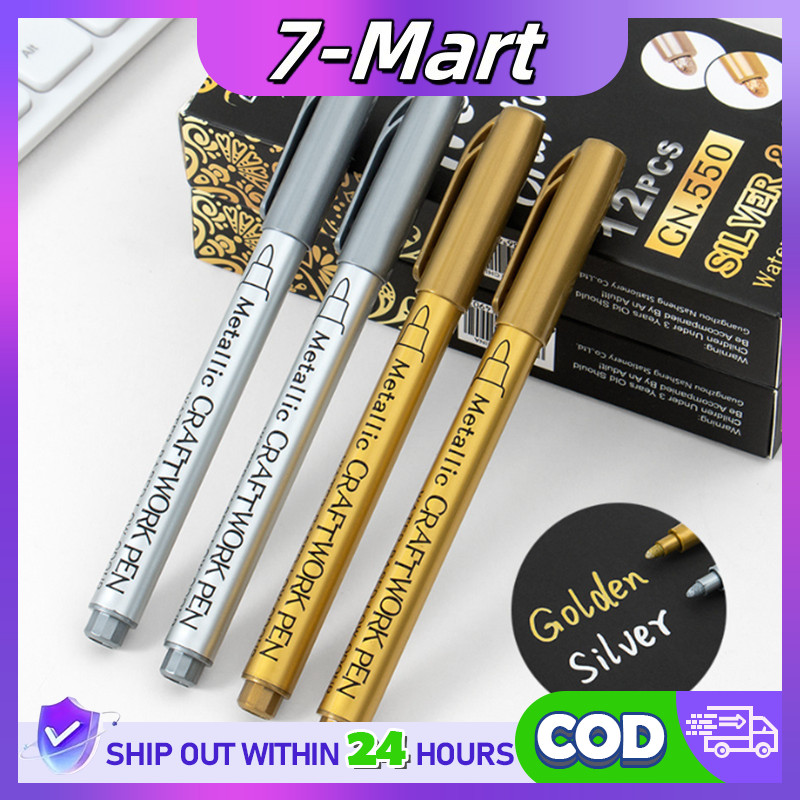 7mart  ปากกามาร์กเกอร์ โลหะกันน้ําสีถาวร เมทัลลิค ปากกาทองเงินสี DIY วาดเส้นขยุกขยิก โรงเรียน สํานักงาน เครื่องเขียน