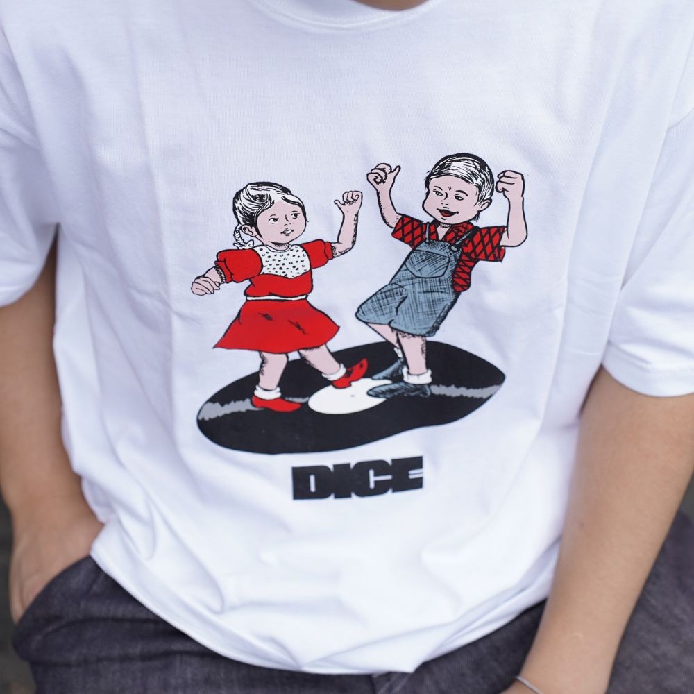 เสื้อยืดสีขาว Dice Dancer Tee