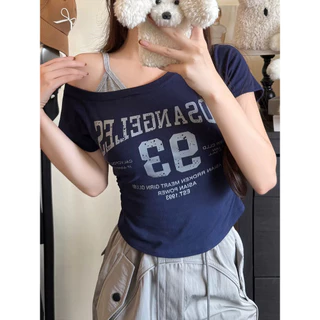 Vogue🌟พร้อมส่ง🌟 เสื้อแขนสั้นเปิดไหล่ ดีเทลสกีนตัวหนังสืดเท่ๆ เสริมฟองน้ำ (FY722)