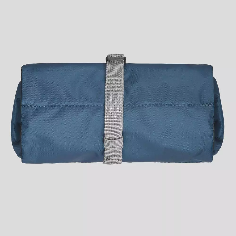 Decathlon Ultra Light And Compact Toiletry Bag กระเป๋าใส่อุปกรณ์อาบน้ำแบบพับได้น้ำหนักเบาเป็นพิเศษสำหรับเทรคกิ้ง - Blue thumbnail 3