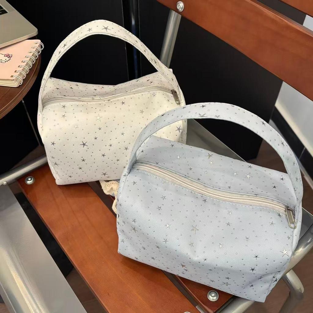 [ส่วนลด 50% ขายร้อน] New Style Star Polka Dot Cosmetic Bag Large Capacity Outing All-Match Portable 
