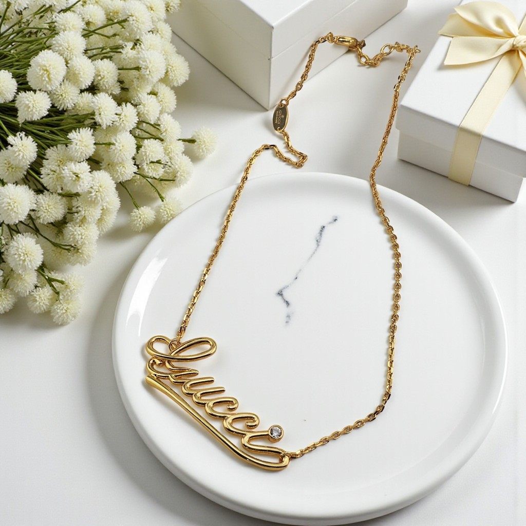 สร้อยคอ GU เนื้องานเรียบสวย พร้อมส่งในไทย ภาพถ่ายจากสินค้าจริงของ ร้านถ่ายเองทำเองทุกขั้นตอน (B52)