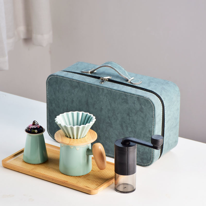 R2G ชุดกาแฟชงมือ อุปกรณ์กาแฟสำหรับตั้งแคมป์กลางแจ้ง หม้อกาแฟพกพา เครื่องบดกาแฟมือ