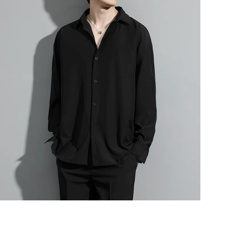 เสื้อเชิ้ตผู้ชาย แขนยาวหลวม สบาย สไตล์เรียบง่าย และดูคล่องตัว