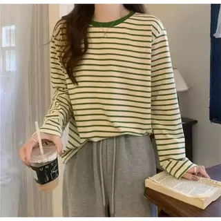 เสื้อยืดผู้หญิงฤดูร้อนแบบใหม่ ทรงหลวม แขนสั้น คอกลม ลายทาง เสื้อยืดไซส์ใหญ่สวยงาม เสื้อยืดพิมพ์ลาย