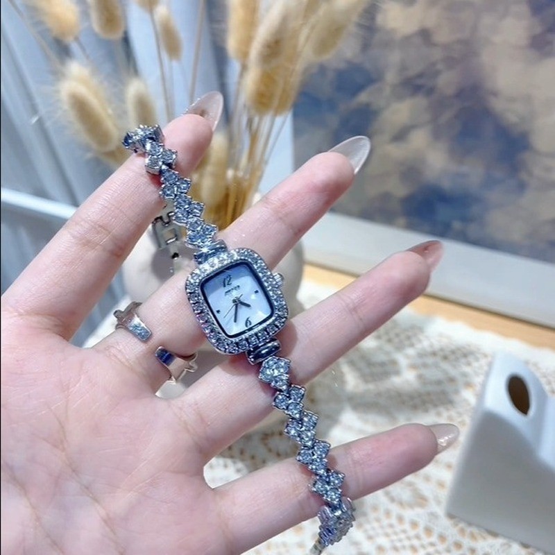 AIYISHI AIYISHI สร้อยข้อมือสุภาพสตรีนาฬิกากันน้ํา Niche Diamond-studded นาฬิกาผู้หญิงมูลค่าสูง 1865