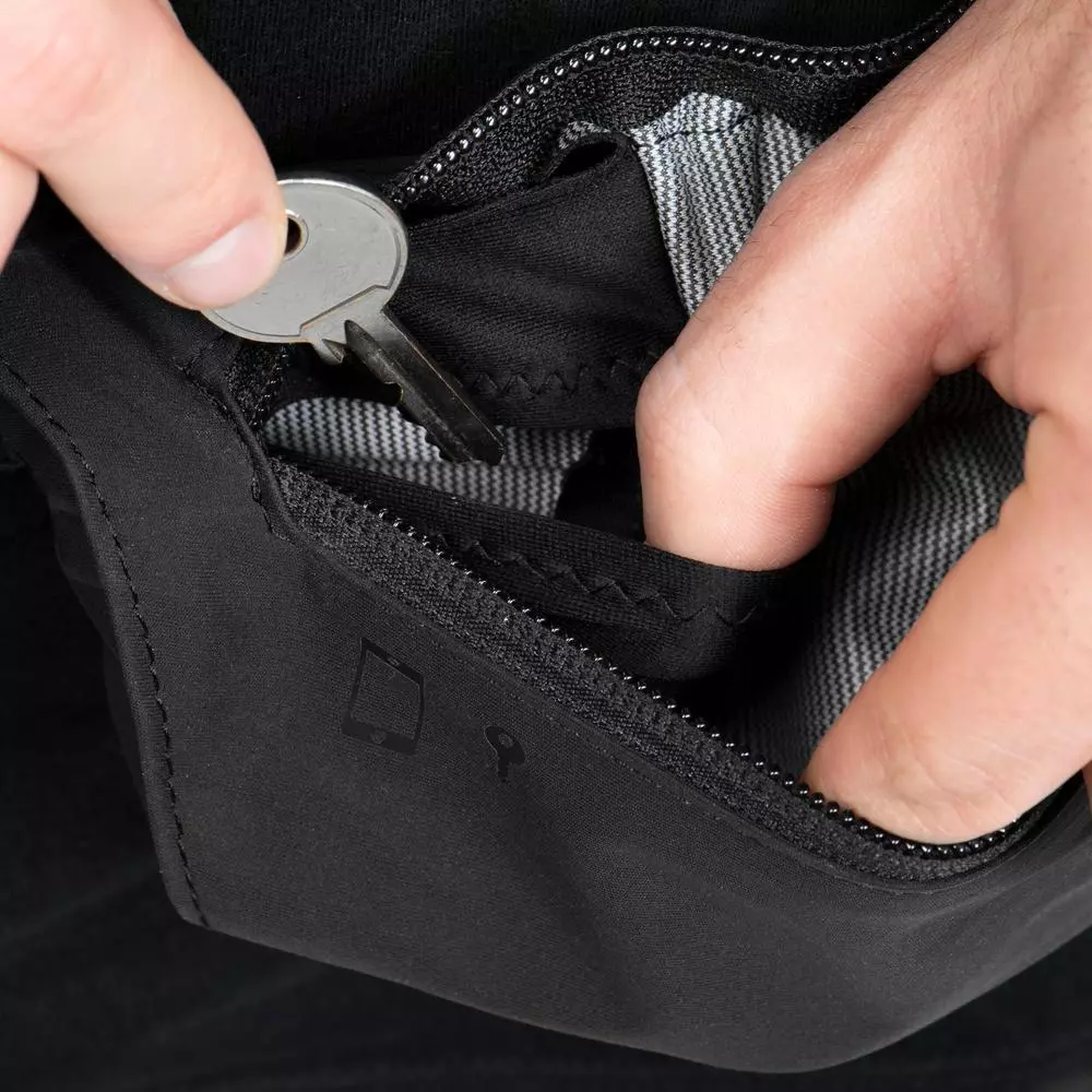Decathlon Running Belt With 2-Compartment Pockets กระเป๋าคาดเอววิ่ง Kiprun ใส่สมาร์ทโฟนได้ รุ่น Basic 2 - Black thumbnail 7