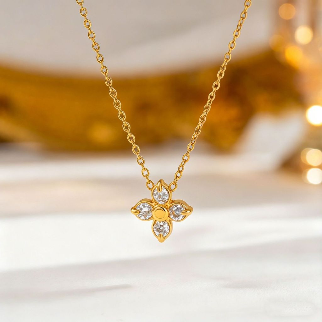 ขนาดเล็กเพชร Four-Leaf Clover สร้อยคอเหล็กไทเทเนียมหญิง High-End All-Match สแตนเลส Clavicle Chain แฟชั่น
