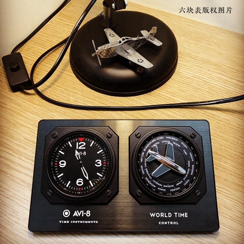 นาฬิกาตั้งโต๊ะดีไซน์สร้างสรรค์สไตล์หน้าปัดนาฬิกาการบิน GMT ของ AVI-8 World Time Control จากอังกฤษ