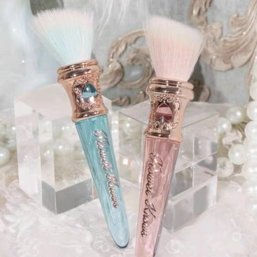 Flower Knows Blush Dot Color Brush แปรงขนสัตว์