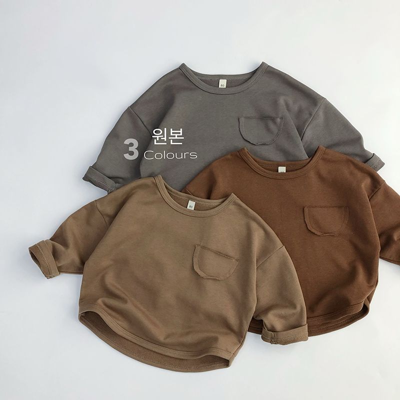 เสื้อยืดแขนยาวเด็กชายฤดูใบไม้ผลิฤดูใบไม้ร่วงสไตล์ใหม่เวอร์ชั่นเกาหลีผ้าฝ้ายแท้รอบคอแฟชั่นที่เรียบง่ายกระเป๋าสีทึบหล่อหลวมทุกการแข่งขั
