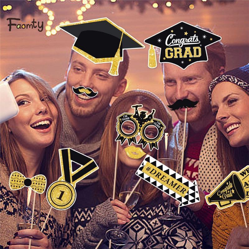 [Famty] 28 ชิ้น Graduation Photo Booth Props Kit, DIY ตกแต่งการถ่ายภาพสําเร็จการศึกษา Party Pose ป้า