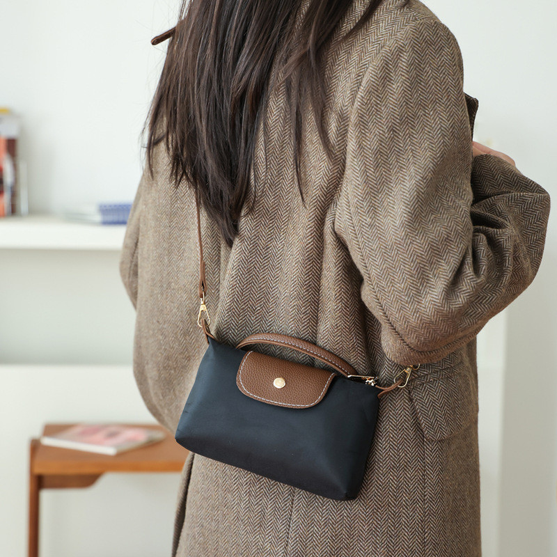 Nylon Mini Dumpling Bag Ladies Portable Messenger Bag Lightweight All-Match Mobile Phone Bag Adjusta