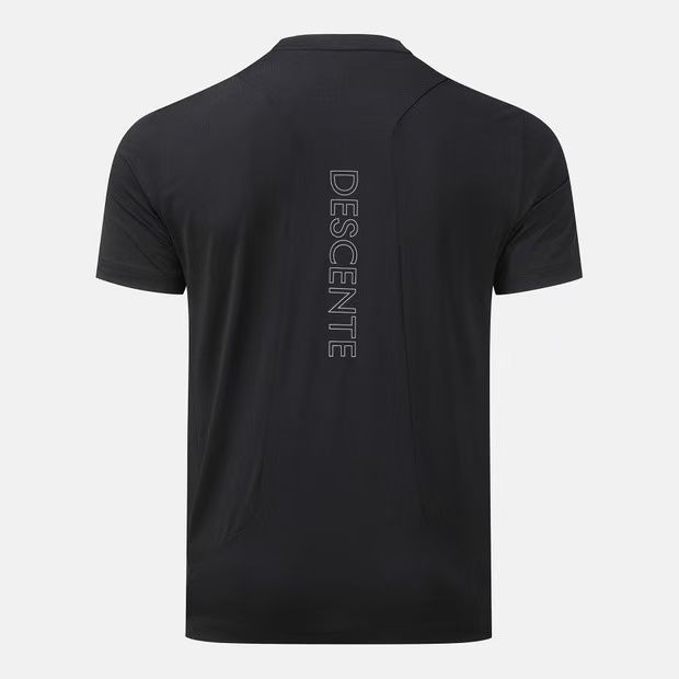 DESCENTE โลโก้หลวมรอบคอแขนสั้นเสื้อยืดผู้ชาย SQ223RTS43