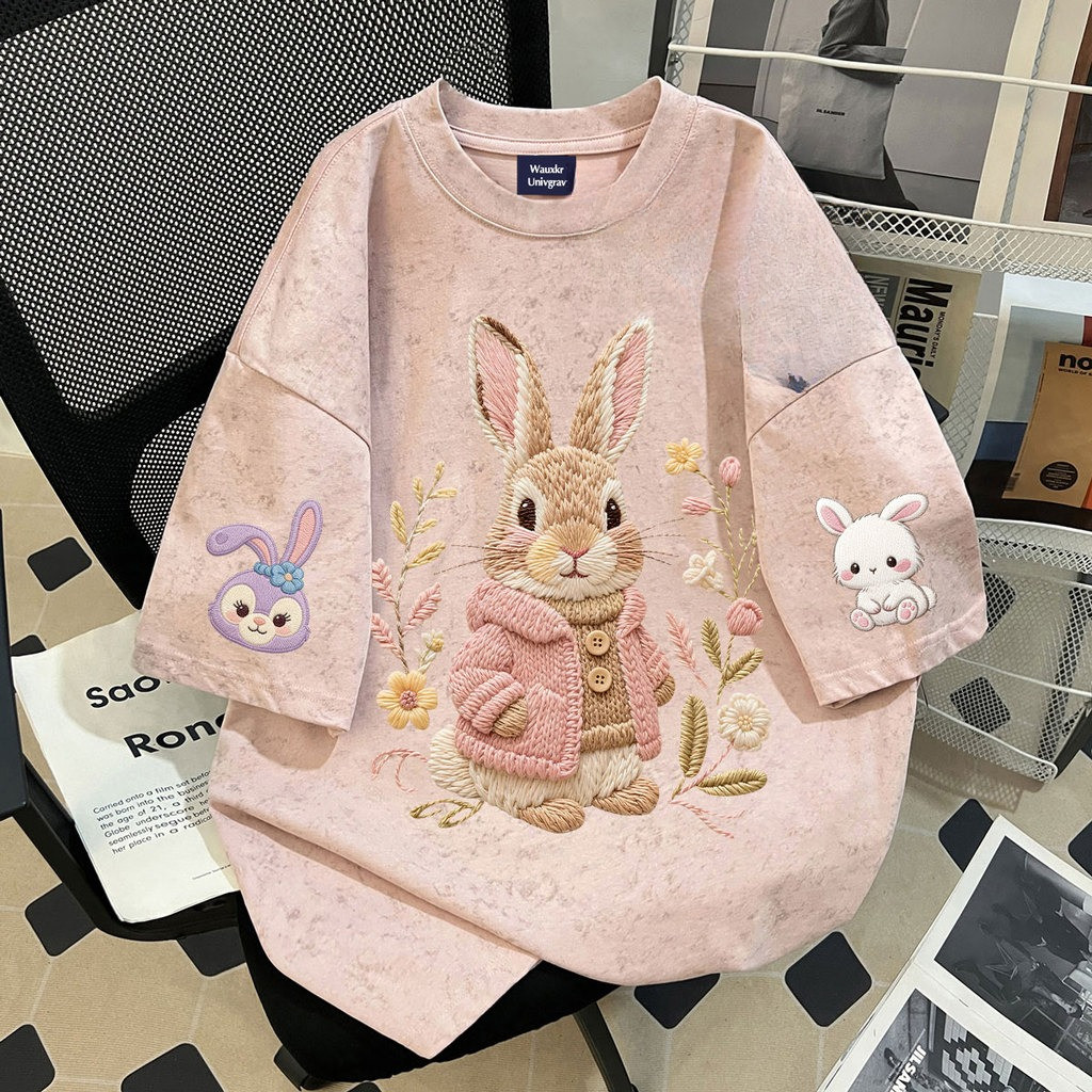 DailyTee เสื้อยืดสไตล์เกาหลี ย้อมสีออริจินอล ขนาดใหญ่ Oversize ทรงสวย ' Pink Rabbit ' พิมพ์ลาย ผ้านิ่มใส่สบาย S-3XL COD