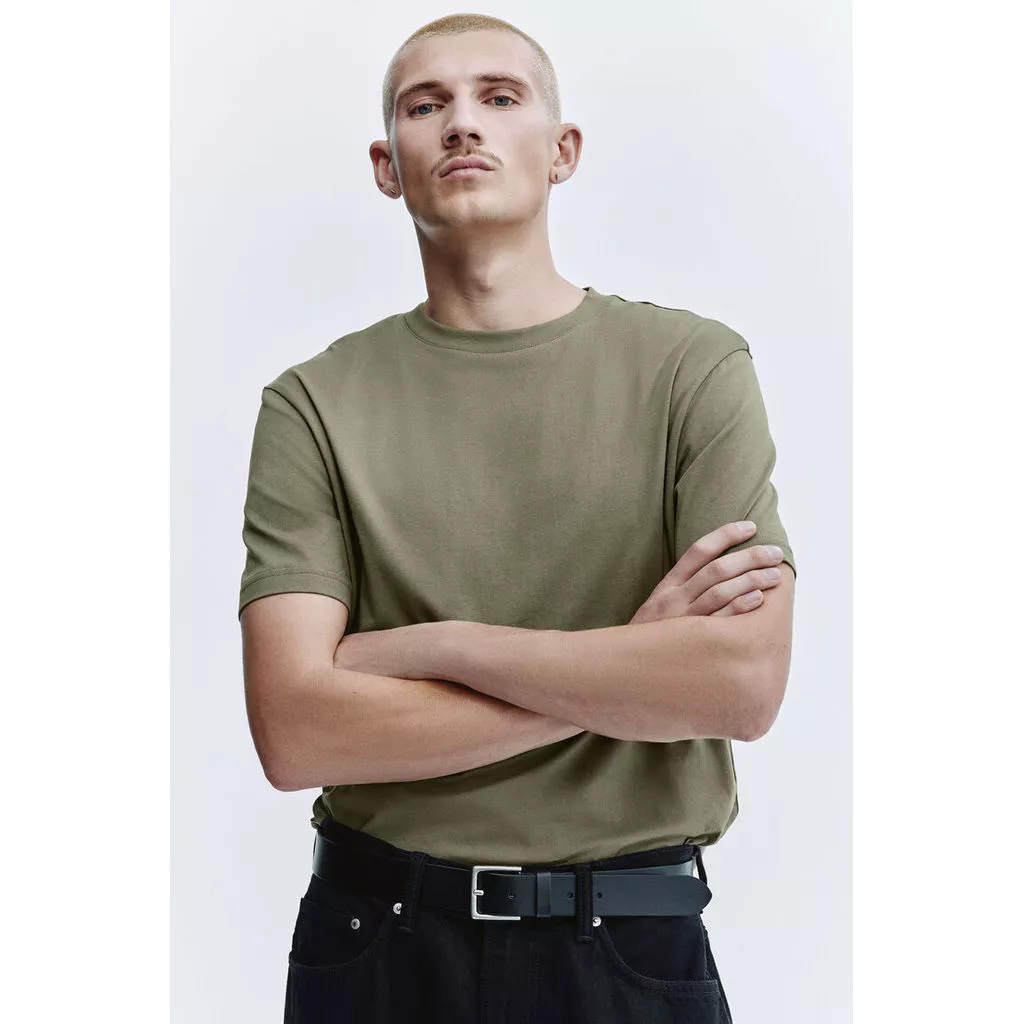 H&M(เอชแอนด์เอ็ม) เสื้อยืดคอกลมทรงปกติ ผู้ชาย 0685816_22