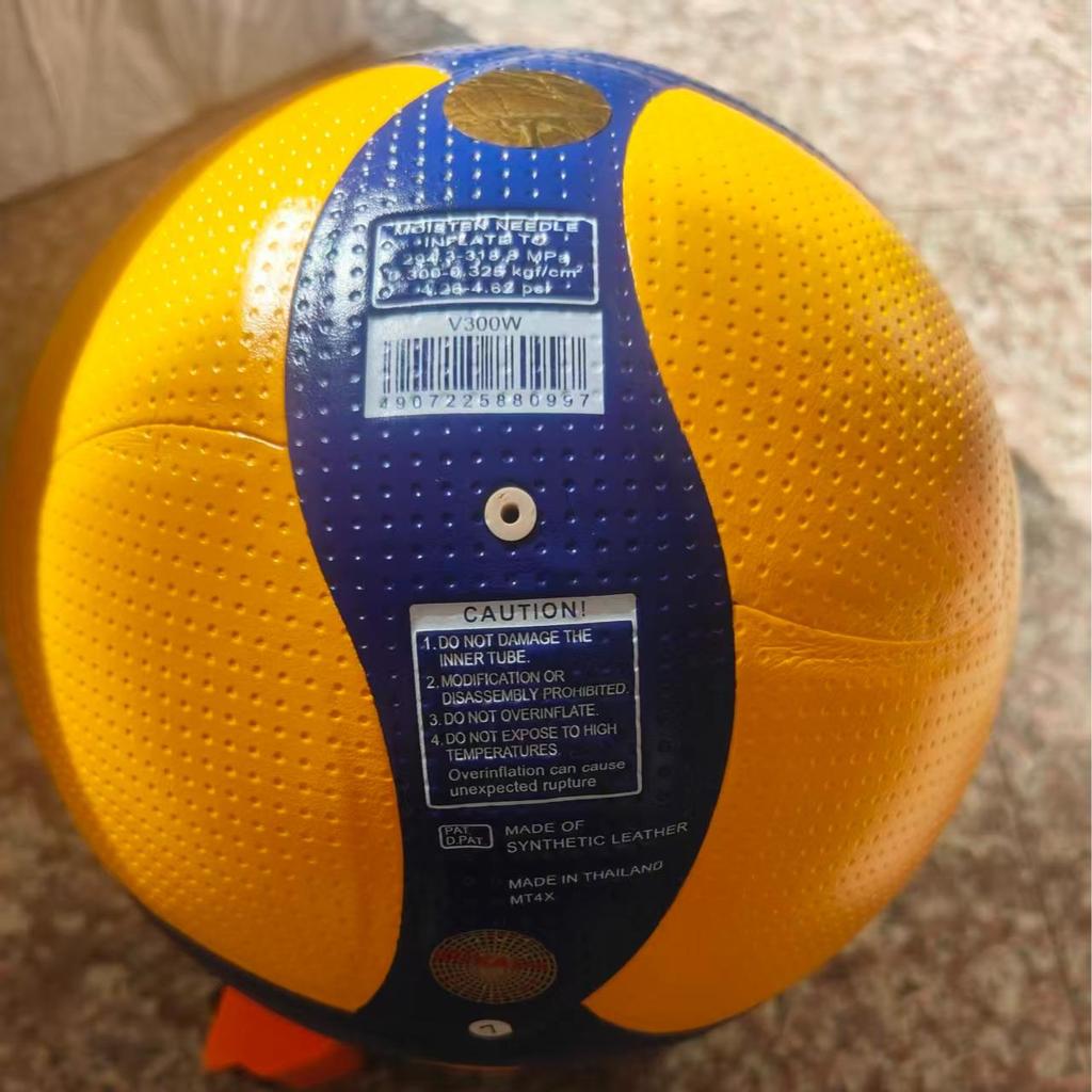 ลูกวอลเลย์บอล Mikasa V300W เหมาะสําหรับวอลเลย์บอลชายหาด