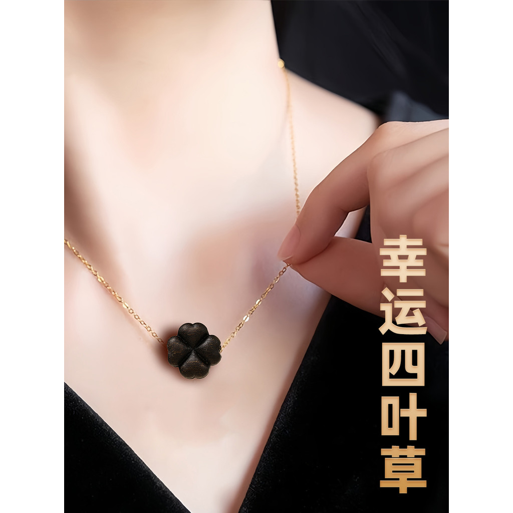 เครื่องประดับหรูหราเบา Nha Trang White Qinan จี้ Four-leaf Clover สร้อยคอผู้หญิง Wild จมอยู่ใต้น้ํา 