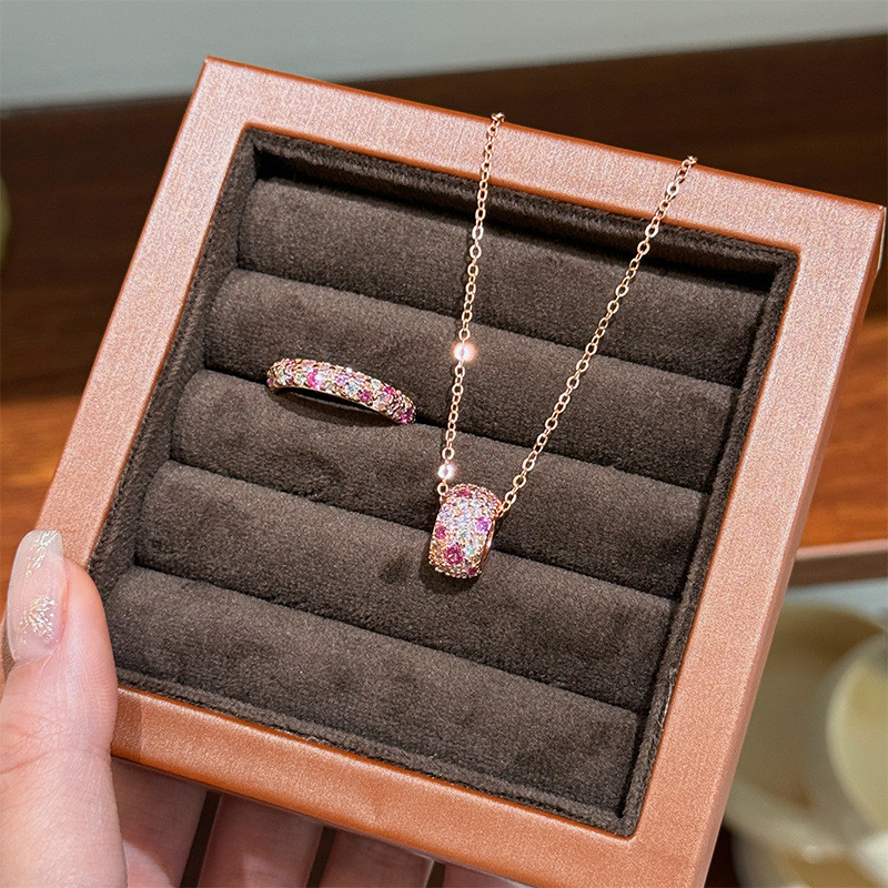 ฝรั่งเศสย้อนยุคประณีตไล่โทนสีสีชมพูเพทาย Passepartout สร้อยคอหรูหรา Niche Clavicle Chain หญิง CTA6