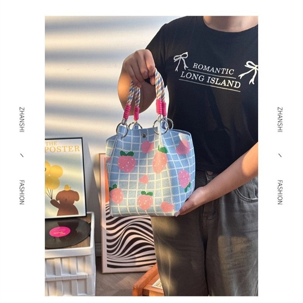 กระเป๋าถือ ผีเสื้อถักกระเป๋าผู้หญิงกระเป๋ ความจุขนาดใหญ่ ดีไซน์น่ารัก หัวเข็มขัดแม่เหล็ก น้ำหนักเบา - รูปที่ 5