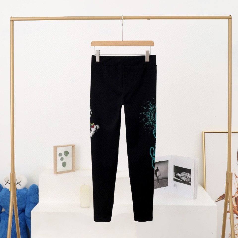 กางเกงขายาวหญิงสีดำแบบเพรียวบางจาก Ed Hardy ลาย Trojan Horse พร้อมเพชรทรายเงิน