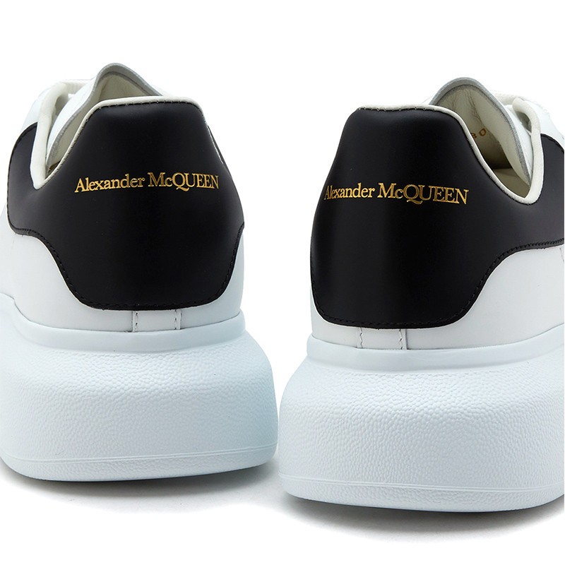 Alexander McQueen Men's Sneakers รองเท้าผ้าใบพื้นหนา สีขาว สวมใส่ง่ายสำหรับทุกโอกาส