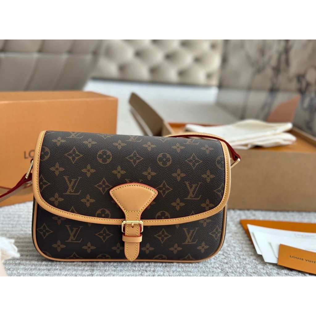 LV 2022 Catwalk Nurse Bag Shoulder Messenger Female Bag New Style FF16