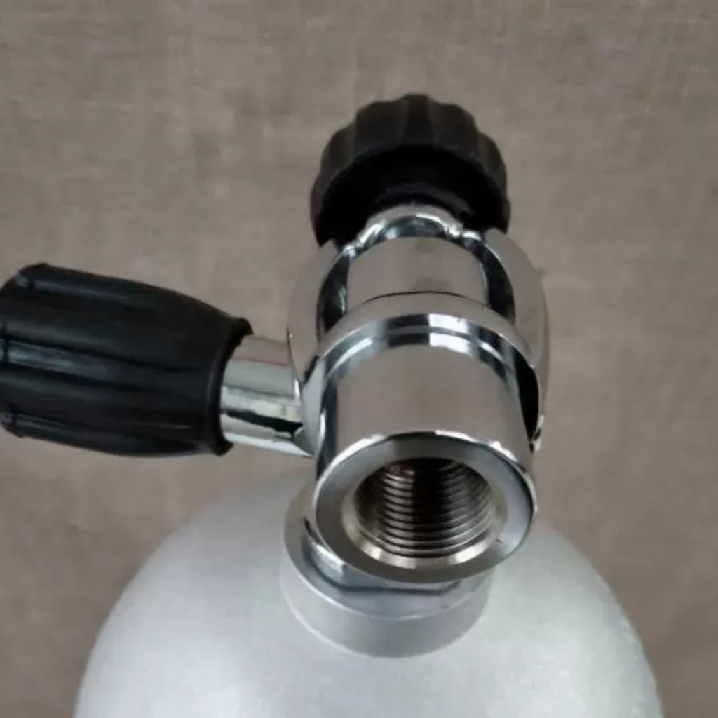 หัวแปลงเงินเฟ้อถังดําน้ําอะแดปเตอร์ Black -to-Yoke Yoke Converter Quick-Connect สําหรับร้านค้าดําน้ํ