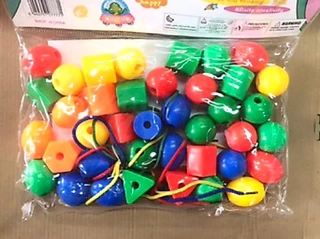 ของเล่นร้อยเชือกลูกปัดเม็ดใหญ่ จับถนัดมือพร้อมเชือก4เส้น (ร้อยเชือก)