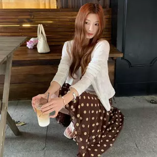 99513 สต็อกพร้อมส่งประเทศไทย กระโปรงครึ่งตัวลายจุดสไตล์ย้อนยุค เอวกลาง มีรอยจีบ ดีไซน์ไม่สม่ำเสมอ เหมาะแต่งตัวฤดูร้อน