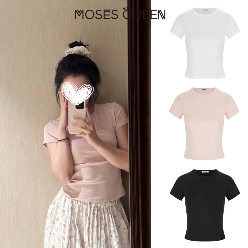 MOSESQUEEN เสื้อยืดแขนสั้นแขนยาวสีขาวสําหรับผู้หญิงดีไซน์เข้ารูปสําหรับฤดูร้อนที่ต่ํากว่าสไตล์เสื้อชั้นฐาน #63987