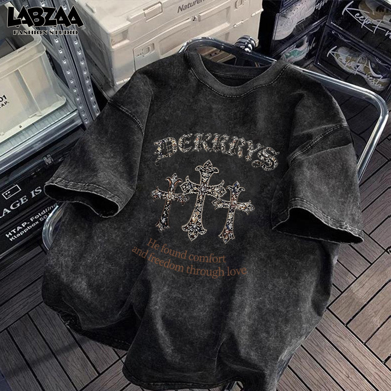 【จัดส่งจากกรุงเทพฯ】LABZAA เสื้อยืดโอเวอร์ไซซ์ ทรงหลวม ลายไม้กางเขน สไตล์วินเทจสตรีท ผ้าหนาไม่ยับ ระบายอากาศ ผ้าฝ้าย 100% YG6473