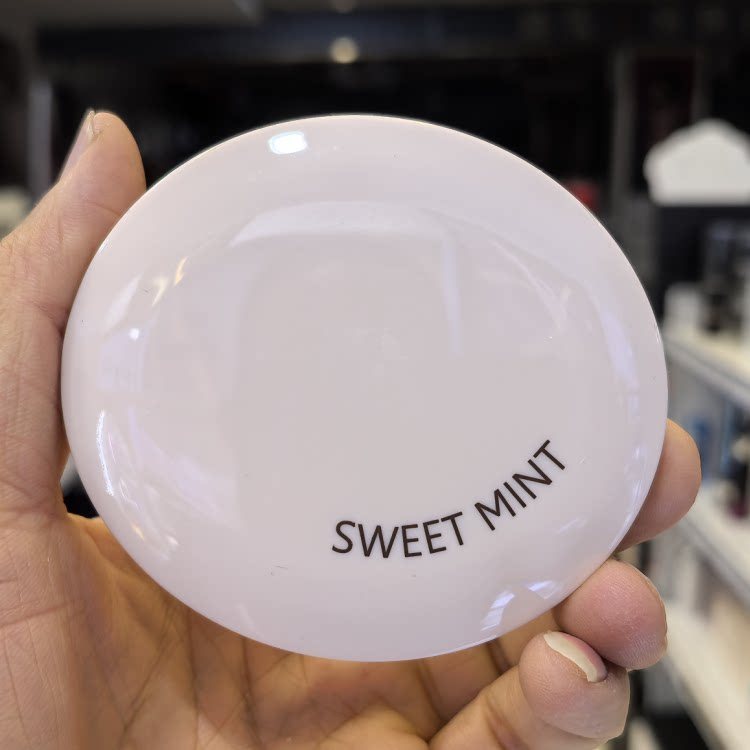 corrector คอนซีลเลอร์ SWEET MINT คอนซีลเลอร์สี่สีคอนซีลเลอร์บนใบหน้าจุด