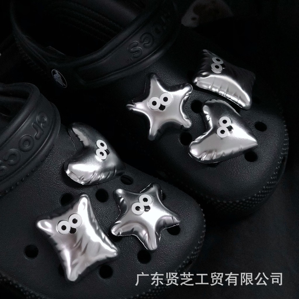 jibbitz crocs ของแทั jibbitz รูรองเท้าทําเองตกแต่งหัวเข็มขัดรองเท้าดอกไม้เคลือบเงินตลกตาโตหมอนรองเท้