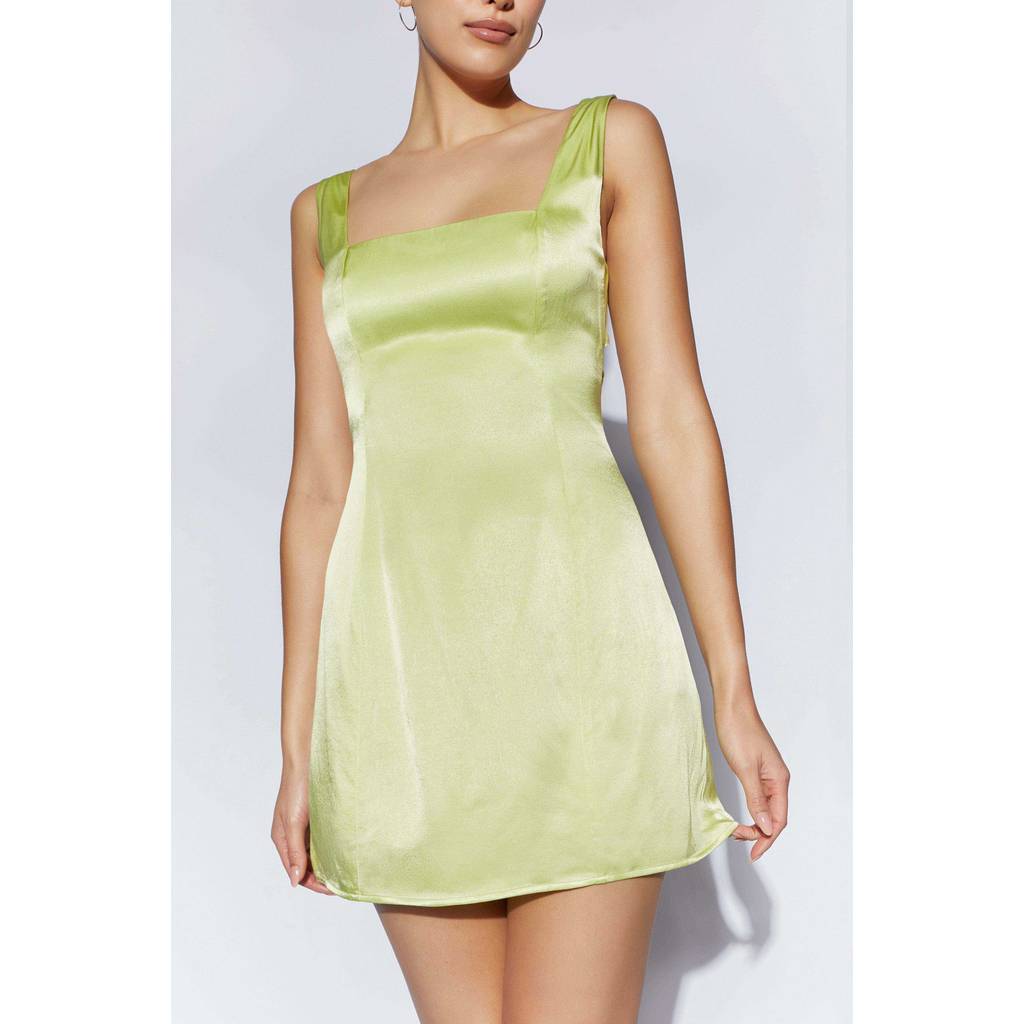 กระโปรงสายเดลินีคเหลี่ยมขนาด-minิ แบรนด์ Meshki สำหรับฤดูใบไม้ร่วงปี 2022