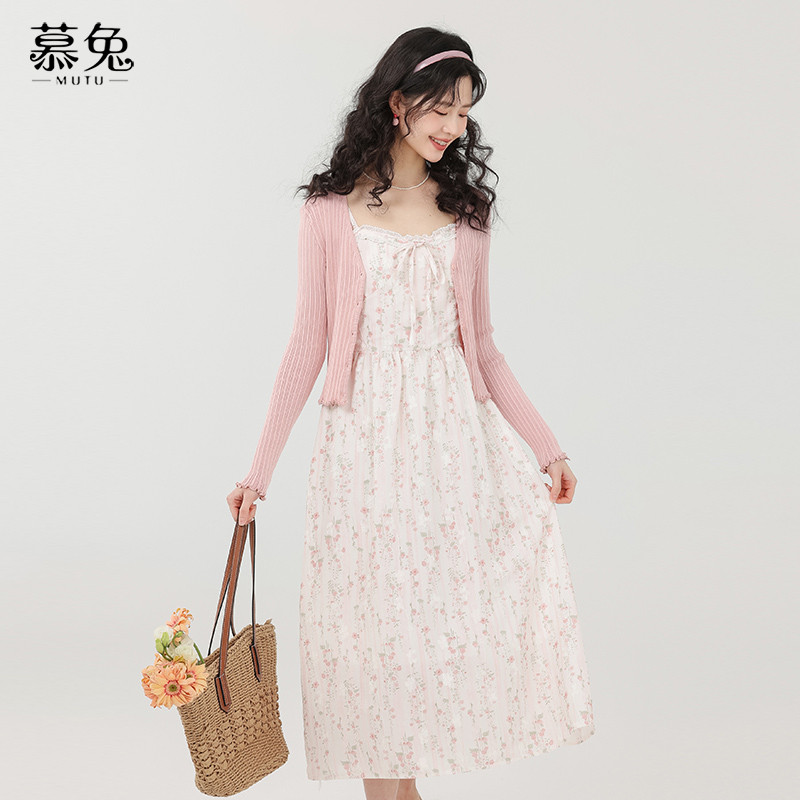 มูตู หวานคอวีแขนยาวสีชมพูถักคาร์ดิแกนผู้หญิง2026ฤดูใบไม้ผลิสไตล์ใหม่สไตล์อ่อนโยนขนาดเล็กทุกการแข่งขันแจ็คเก็ตด้านบน