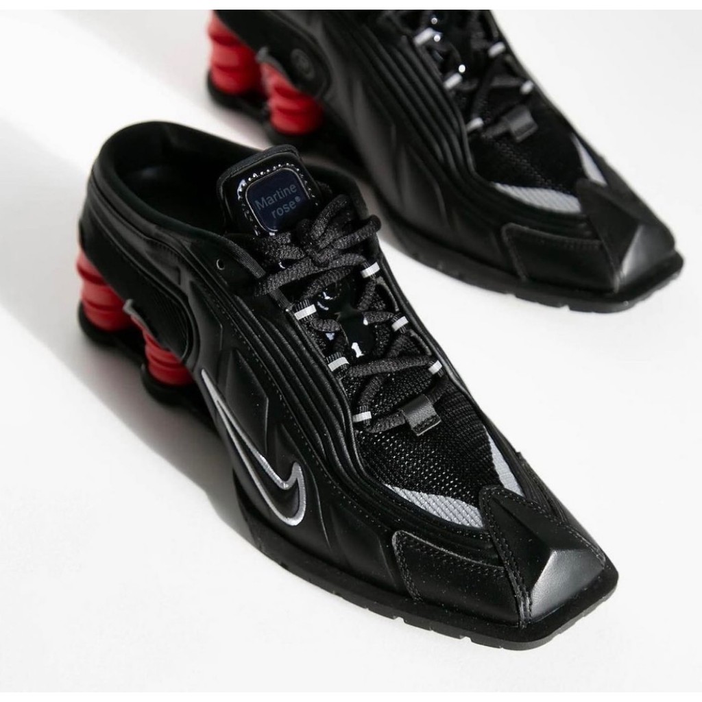 รองเท้าMartine Rose x Nike Shox MR4 ทรงใหม่ มาตรฐานแฟชันระดับแคตวอล์ก