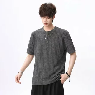 Chaistyle เสื้อยืดผู้ชายสีล้วน ปกเสื้อมีการออกแบบปุ่ม คอกลมแขนสั้น รุ่นบาง ความสะดวกสบาย หลวม การพักผ่อน แมทช์ง่าย